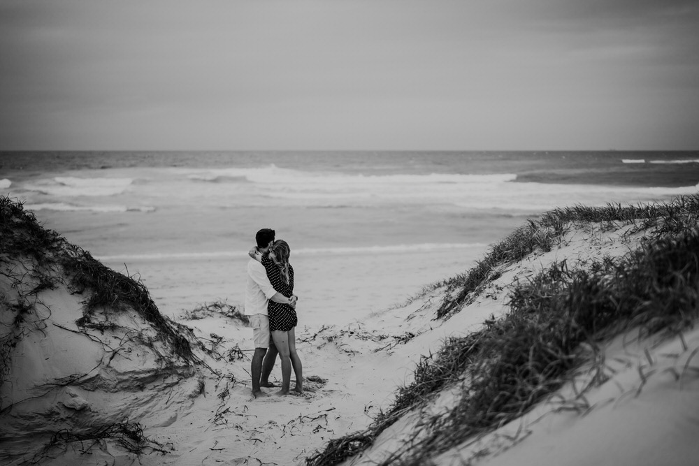 ava-me-photography-alice-brody-nobbys-beach-newcastle-engagement-38